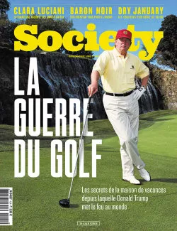 C'est la couverture du magazine "Society" avec un homme en tenue de golf sur un terrain, sous le titre "La guerre du golf".