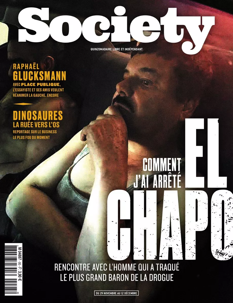 C'est la couverture d'un magazine "Society" avec en titre principal "Comment j'ai arrêté El Chapo", évoquant une rencontre avec la personne qui a traqué le célèbre baron de la drogue. D'autres articles mentionnés incluent Raphaël Glucksmann et un reportage sur le business des dinosaures.