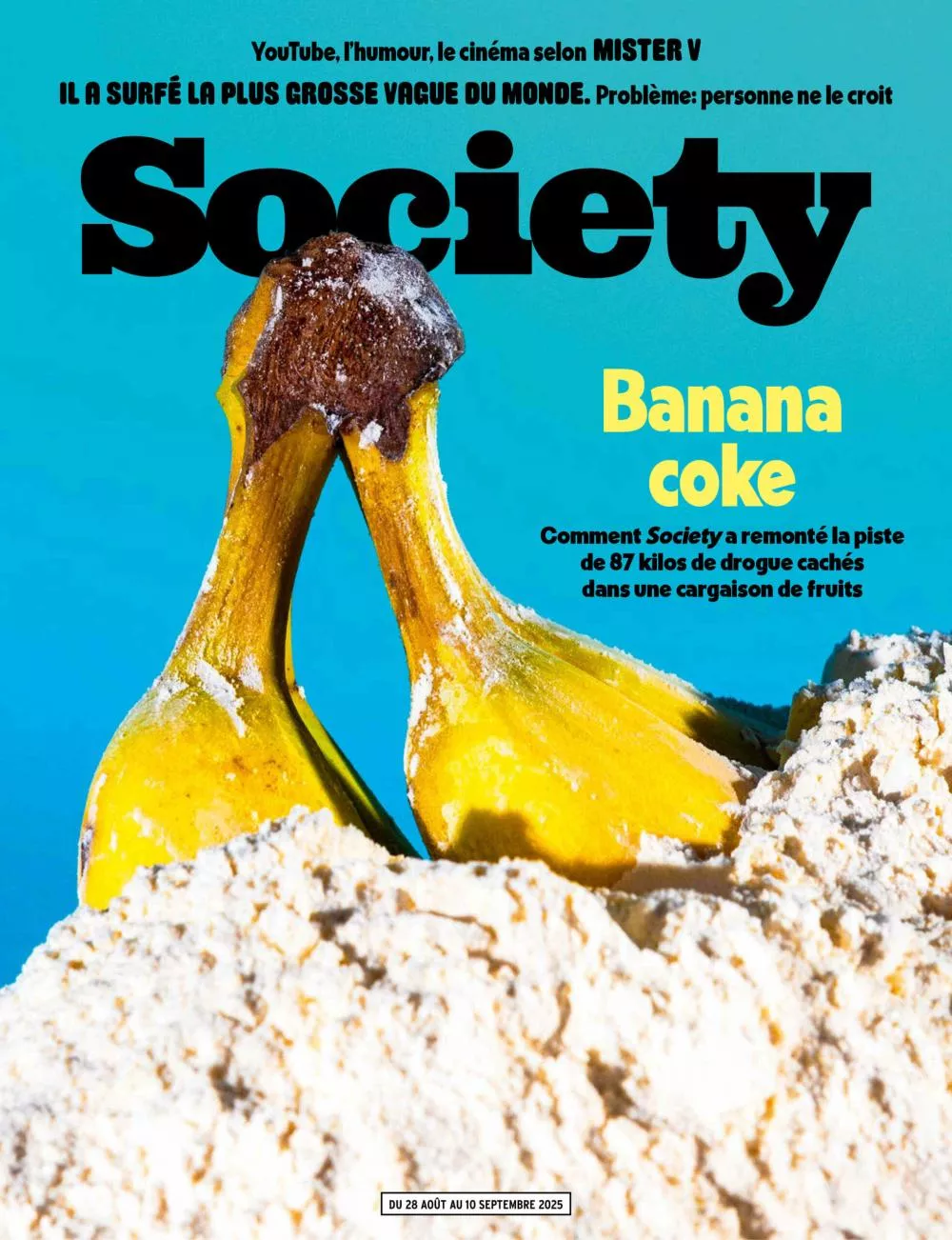 Une couverture de magazine "Society" avec des bananes partiellement recouvertes de poudre blanche. Les titres mentionnent Mister V, un surfeur ayant surfé la plus grosse vague du monde, et une enquête sur 87 kilos de drogue cachés dans une cargaison de fruits. Dates du 28 août au 10 septembre 2025.