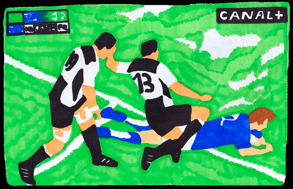 Une illustration de rugby avec trois joueurs sur un terrain vert. Deux joueurs en noir et blanc tentent de plaquer un joueur en bleu qui tient le ballon. Le logo "CANAL+" est visible en haut à droite.