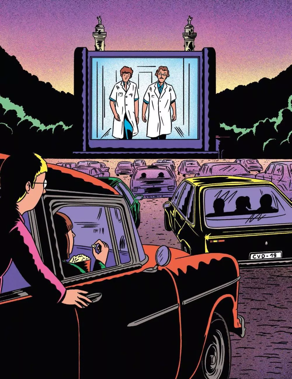 Une scène de cinéma en plein air avec des voitures garées devant un écran géant. Sur l'écran, deux personnes en blouses blanches marchent. Des spectateurs sont assis dans les voitures, dont une avec une personne mangeant du pop-corn. Le ciel est coloré, suggérant le coucher du soleil.