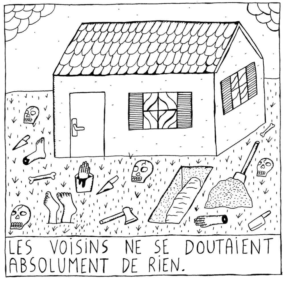 Une maison avec des fenêtres fermées se trouve au centre d'une scène de jardin où sont éparpillés des ossements, des crânes et des outils de jardinage. Une tombe ouverte avec un corps enveloppé est visible. Le texte indique : "Les voisins ne se doutaient absolument de rien."