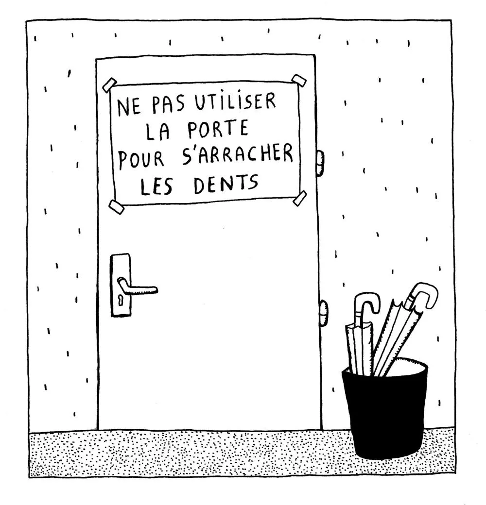 Une porte avec un panneau indiquant : "Ne pas utiliser la porte pour s'arracher les dents." À côté, un pot contenant des parapluies.
