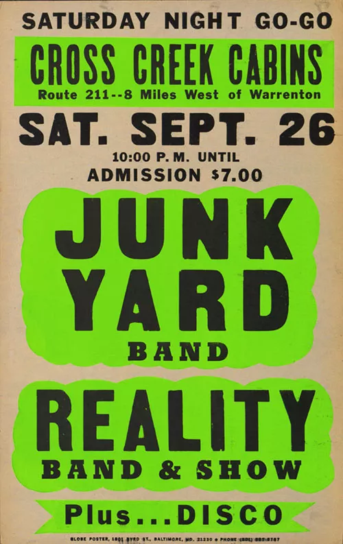 Affiche pour un événement musical à "Cross Creek Cabins" le samedi 26 septembre, avec les groupes Junk Yard Band et Reality Band & Show, plus du disco. L'entrée coûte 7 dollars.